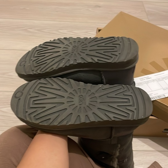 UGG Bailey Button Triplet - Picture 8 of 9